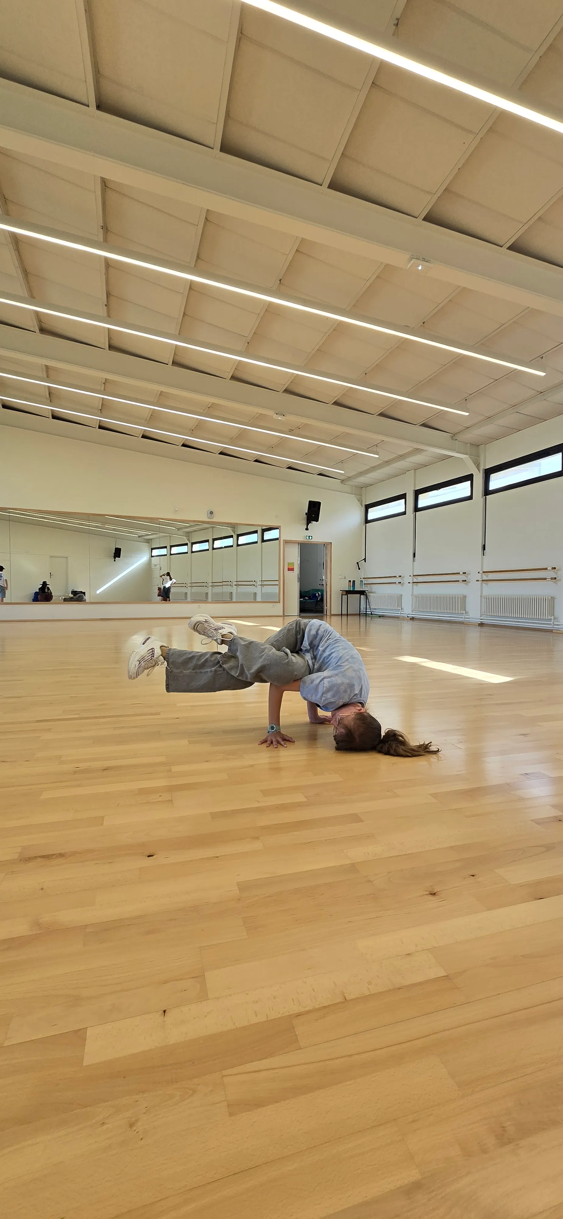 Danseur HDMI Team en séance de breaking dans un studio